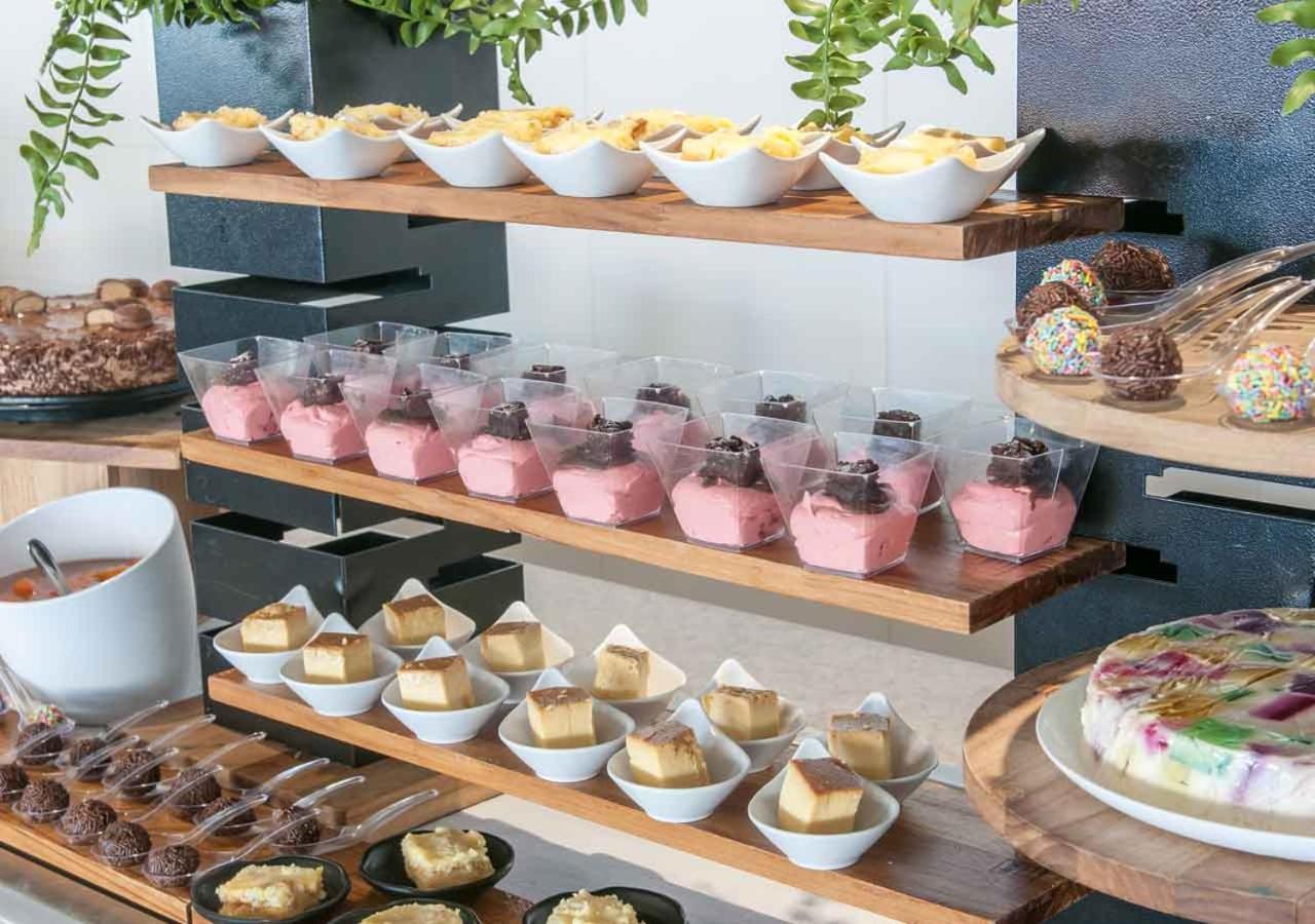 Enjoy Solar das Águas Park Resort Olímpia Esterno foto A dessert buffet